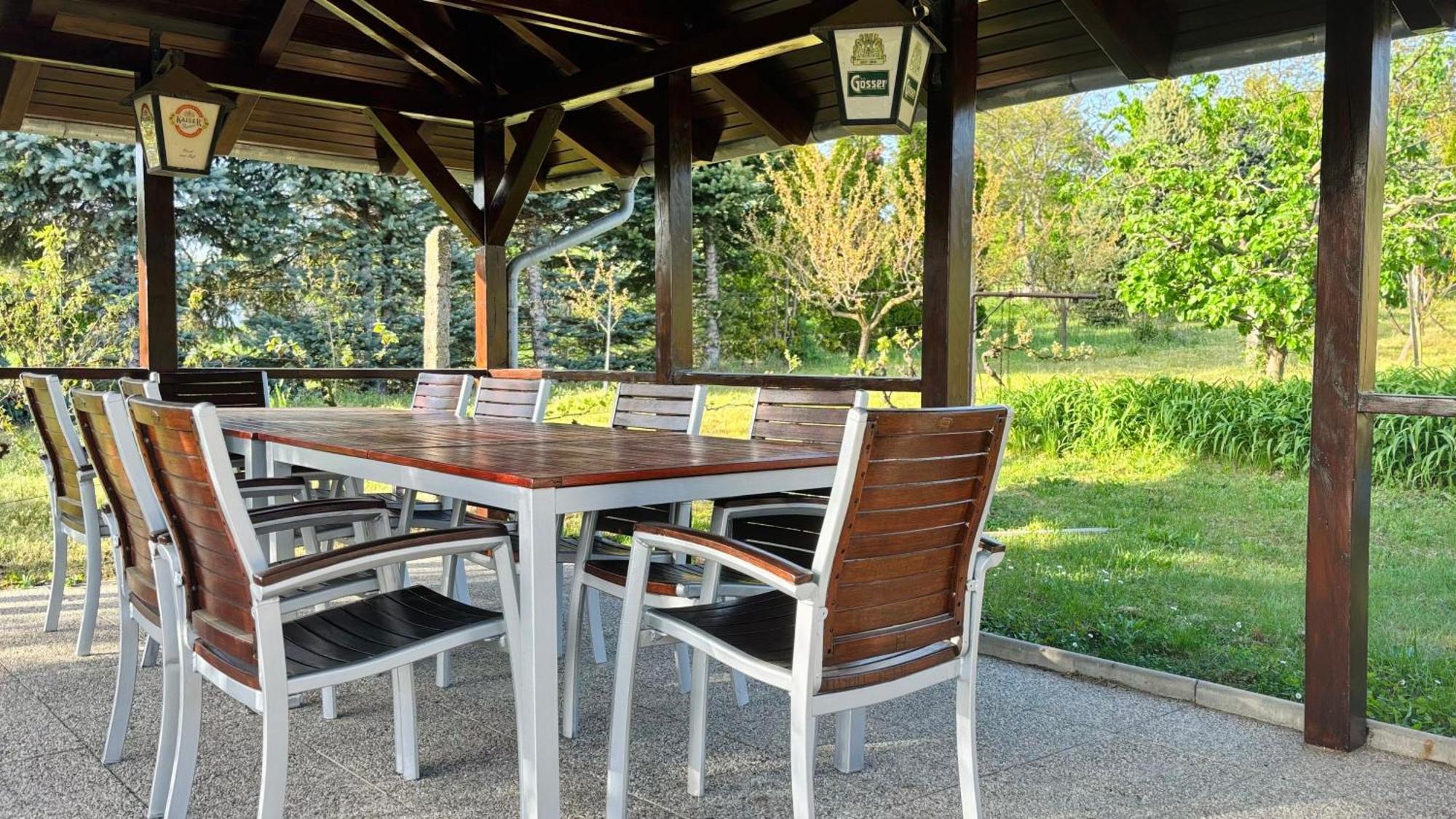 Panorama Apartmanhaz Sárvár Buitenkant foto