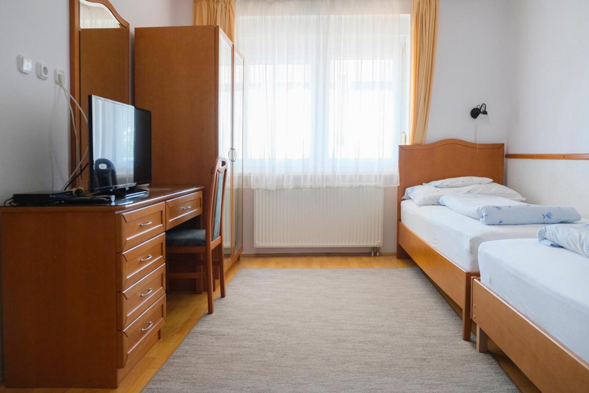 Panorama Apartmanhaz Sárvár Buitenkant foto
