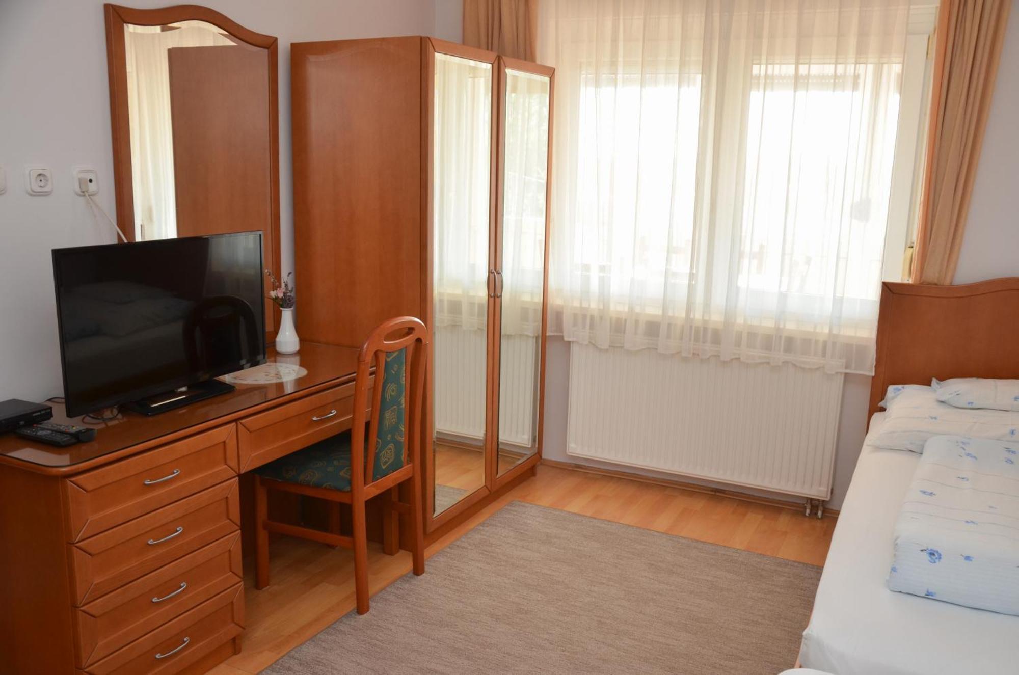 Panorama Apartmanhaz Sárvár Buitenkant foto