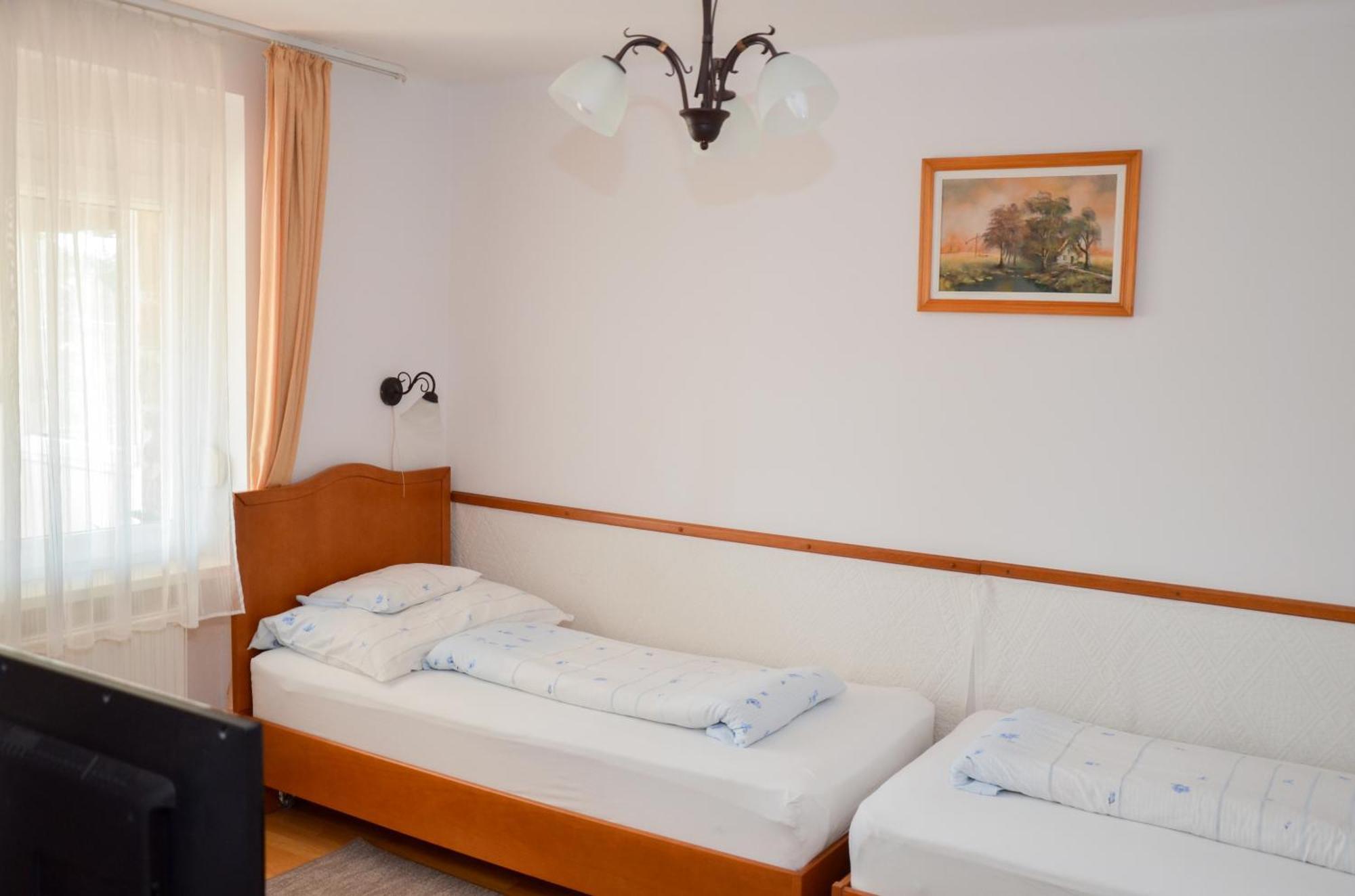 Panorama Apartmanhaz Sárvár Buitenkant foto