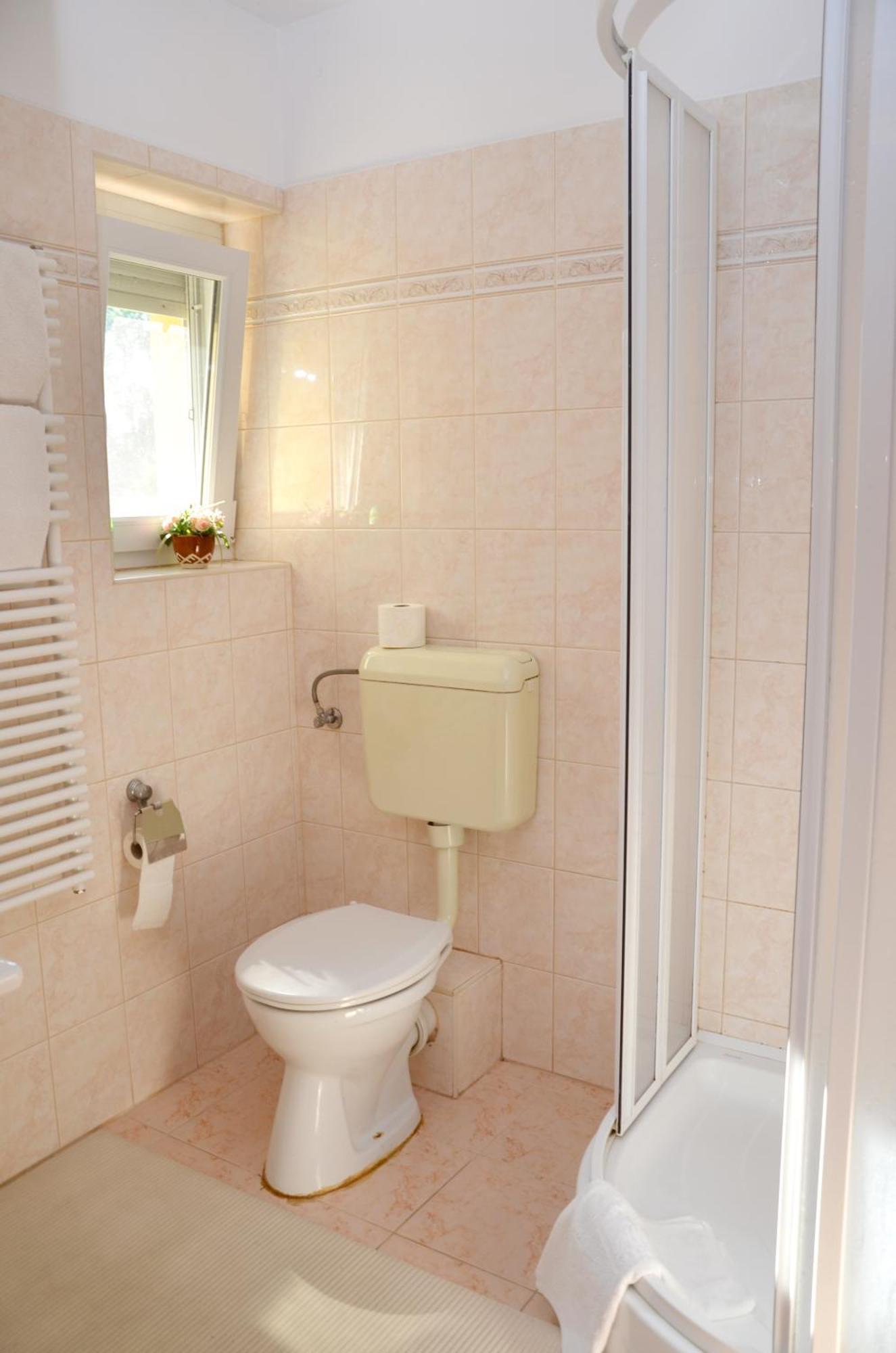 Panorama Apartmanhaz Sárvár Buitenkant foto